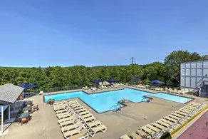 Poconos Vacation Rental w/ Pool Access & Hot Tub! - Intérieur