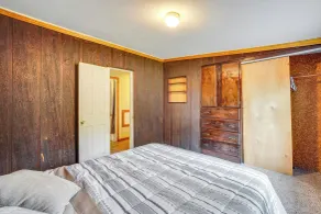 Rustic Retreat w/ Deck: 1 Mi to Table Rock Lake - Innvendig