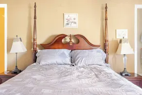 Charming Victorian Home in Okotoks Elegant Comfort Modern Convenience - Quarto