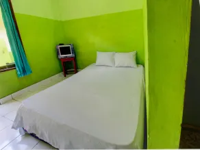 OYO Life 92829 Kos Insan Madani - Room