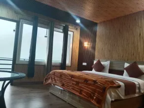 The Dhanaulti chalet - Room