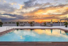 Microtel by Wyndham UP Technohub - Piscine