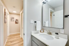 Dog-friendly Arvada Retreat w/ Fenced-in Yard! - Badezimmer