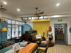 enjoy youth hotel - Lobby sitting area
