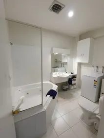 U Studios Paraparaumu, SureStay Collection by BW - Baño