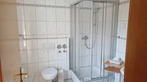Hotel Gasthof Weißer Löwe - Bathroom