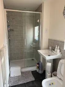 Comfortable 5-Guests Abode - In Quiet Village - Bathroom