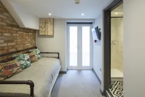 One Broad Street - Room