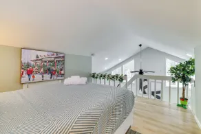 Walk to Lake: Tobyhanna Home w/ Hot Tub & Fire Pit - Interiør