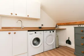 Strawberry Line, Flat 2 - Laverie