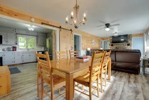 Lakefront Home in Hartford: Hot Tub, Kayaks & Dock - Innvendig