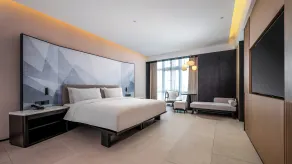 Holiday Inn Express Guangzhou Baiyun Airport T2 by IHG - Room