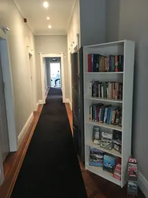 Coogee Beachside Hostel - Interior entrance