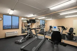 Days Hotel by Wyndham University Ave SE - Salle de remise en forme