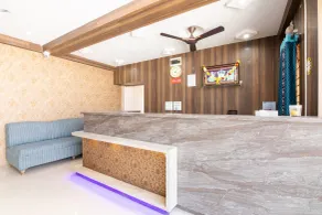 OYO 15270 Atithi Residency - Resepsjon