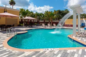 Courtyard by Marriott DeLand Historic Downtown - Piscine