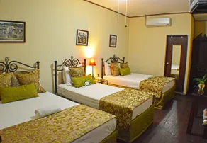 Hotel Los Balcones Leon - Room