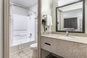 Red Roof Inn Canton, TX - Badezimmer