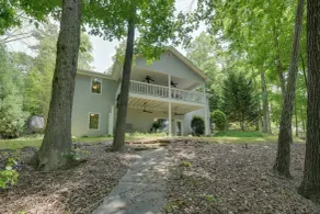 Lake Hartwell Vacation Rental w/ Dock & Hot Tub! - Interiör