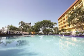 La Quinta Inn & Suites by Wyndham Coral Springs Univ Dr - Piscine