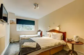 The Commodore Hotel - Zimmer
