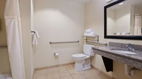 Best Western Plus Chain of Lakes Inn & Suites - Salle de bain