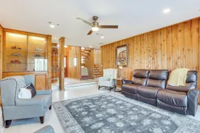 Hot Tub, Deck & Grill: Brookshire Gem Near Venues - Interiör