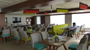 ZIBE Luxe Hyderabad by GRT Hotels - Restaurant