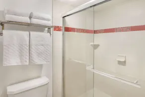 Best Western Plus Raffles Inn & Suites - Salle de bain