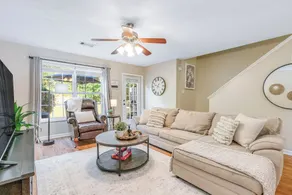 2BR w/ Seasonal Pool Access & Patio - Innenbereich