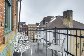 < 1 Mi to Wittenberg: Eclectic Loft w/ Parking! - Interiör