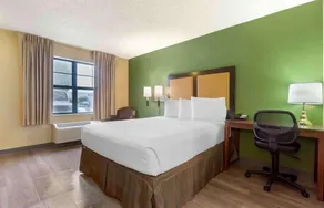 Studio 6 Suites Seattle Kent WA - Room
