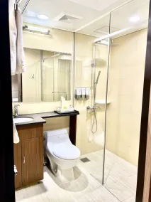 Serenti Hotel Saipan - Bathroom