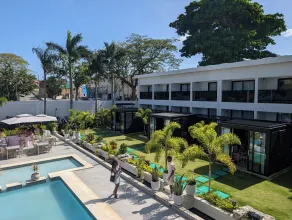 The Garden Hotel Mandeville - Pool