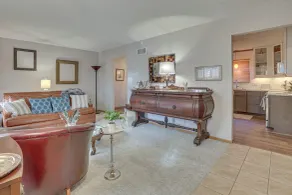 Akron Home w/ Deck: Walk to Towpath Trail! - Interiør