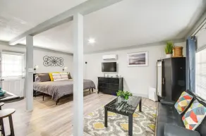 Sleek & Cozy Greenwood Studio Cottage! - Innvendig