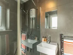 Rock Rose - Bathroom