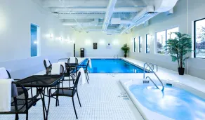 Best Western Plus Winnipeg Airport Hotel - Piscine