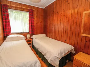 Lodge 2 - "rowan" - Rom