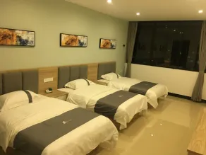 First Apartment - Quarto