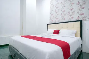 RedDoorz Syariah near Exit Toll Puncak - Chambre