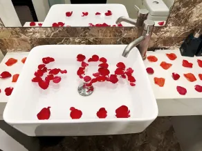 Golden Hotel - Bathroom