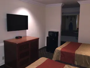 Ontario Inn & Suites - Room