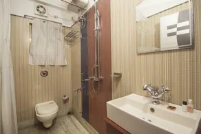 Jagjeet Balaji Inn - Bathroom