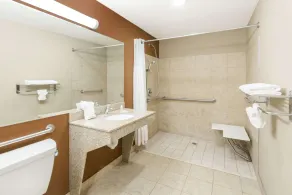 Microtel Inn and Suites North Canton - Salle de bain