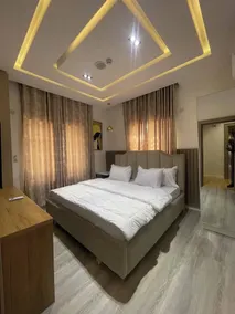 Bengerald Hotel And Suites - Zimmer