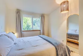 Port Townsend Escape w/ Deck, Bay & Mountain Views - Interiör