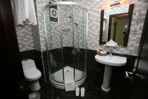 Cedar Hotel - Bathroom