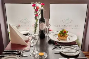 Lake of Shadows Hotel - Restaurante