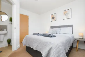 Derby 2 Bed House 3 Min Walk to Hospital - Room